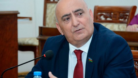 Dərs dediyi fənni bilməyən müəllimin məktəbdə nə işi var?! - Deputat