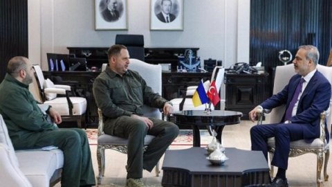 Fidan ukraynalı rəsmilərlə müharibəni müzakirə etdi 