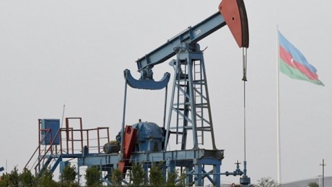 Azərbaycan neftinin qiyməti 90 dolları ÖTÜB