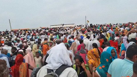 Hindistanda faciə: dini vaiz Baba ilə görüşə gələn 121 nəfər ÖLDÜ