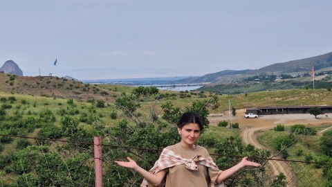 Erməni qızı Azərbaycanla sərhəddən şəkil yaydı - Ermənilər HƏYƏCANLANDI