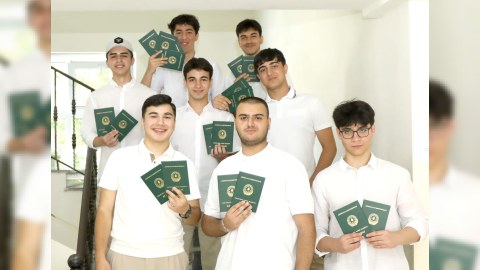 Məzunlara attestatlar verilir