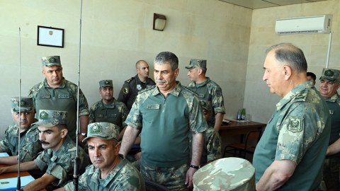 Zakir Həsənov hərbçilərin təlimini izlədi - FOTO