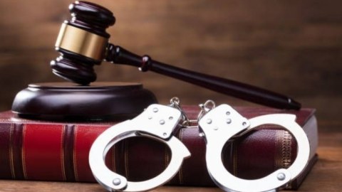 Qadının evini sökən vəzifəli şəxslə bağlı cinayət işi başlandı