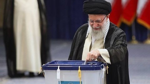 İranda prezident seçkilərinin ikinci turu başladı - Xamenei səs verdi