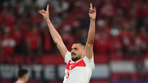 UEFA "boz qurd"a görə Merihi cəzalandırdı - RƏSMİ