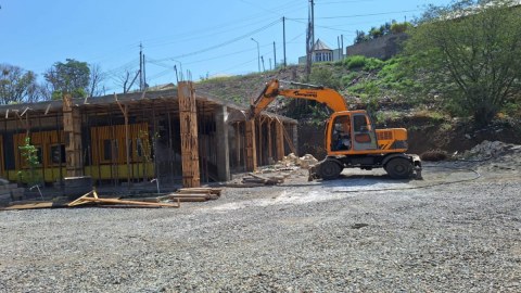 Gəncədə daha bir qanunsuz tikinti SÖKÜLDÜ