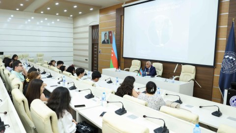UNEC rektoru abituriyent və valideynlərlə görüşüb - FOTO