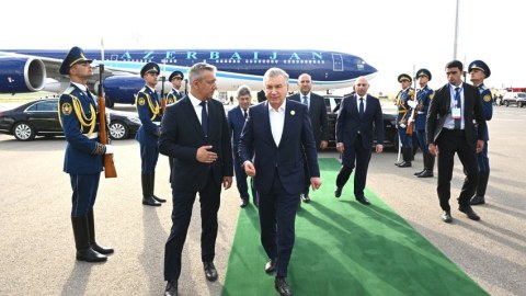 Mirziyoyev Füzulidən ölkəsinə yola düşdü 
