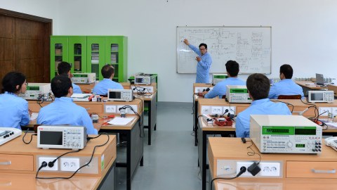 Peşə hazırlığına cəlb olunanların təqaüdü iki dəfə AZALDILDI