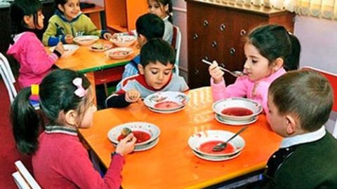 Bağçalarda uşaqların qidalanmasına nəzarət GÜCLƏNDİRİLİR