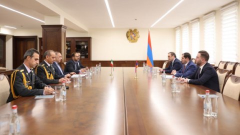 Ermənistanın müdafiə naziri İran səfiri ilə regionu müzakirə etdi
