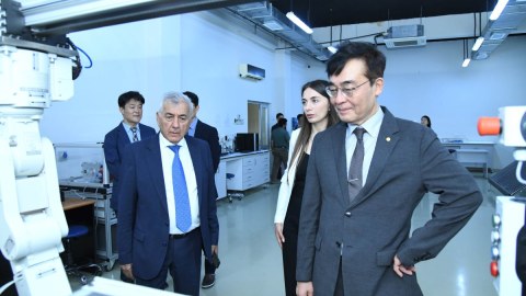 İNHA Universitetinin rektoru BMU-nun laboratoriyaları ilə tanış olub - FOTO