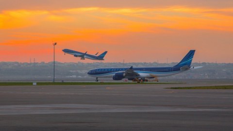Bakıdan İstanbula uçan təyyarə geri qayıtdı