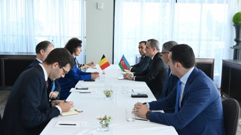 Ceyhun Bayramov belçikalı həmkarı ilə Azərbaycan-Ermənistan sülh prosesini müzakirə etdi
