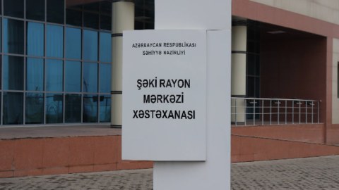 Şəkidə maşın aşıb, yaralanan var