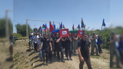 31 il əvvəl itkin düşən ana və övladının nəşinin qalıqları dəfn olunub