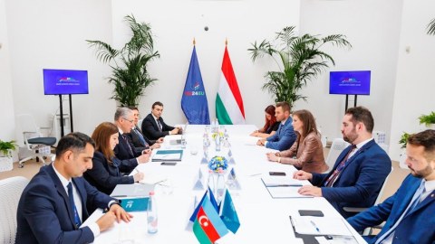 Muxtar Babayev Macarıstanın ətraf mühit naziri ilə görüşdü