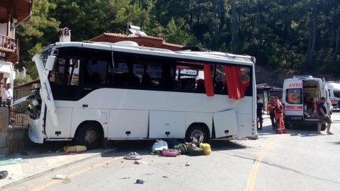 Türkiyədə avtobus qəzası - Ölən və yaralananlar var