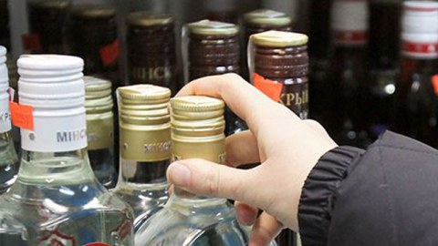 Azərbaycanda spirtli içki istehsalı artıb: viski, araq, pivə..