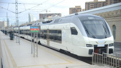 Bakıya yeni elektrik qatarı gətirildi