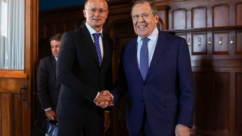 Lavrov macar həmkarı ilə görüşdü 