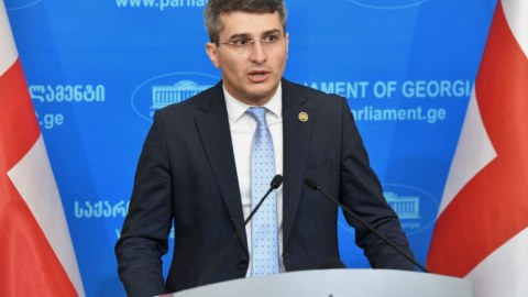 Hakim partiyalar vahid siyahı ilə iştirak edəcək