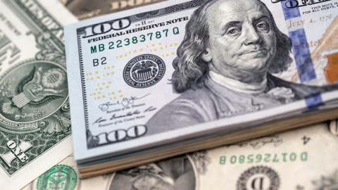 Neft Fondunun investisiya portfelində ABŞ dollarının payı cüzi azalıb
