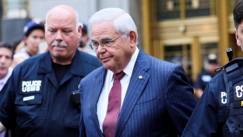 Ermənipərəst və türkəfob: Amerikalı senatoru 20 ilə qədər həbs gözləyir