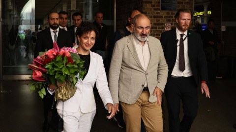 Paşinyan Londona belə getdi