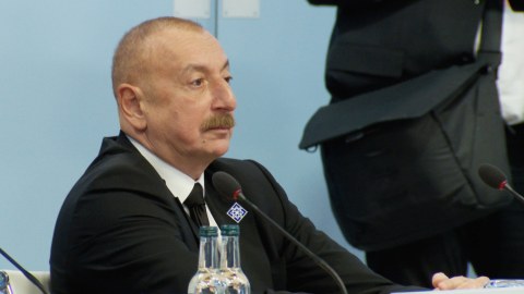 İlham Əliyev Zirvə toplantısının açılış plenar sessiyasında