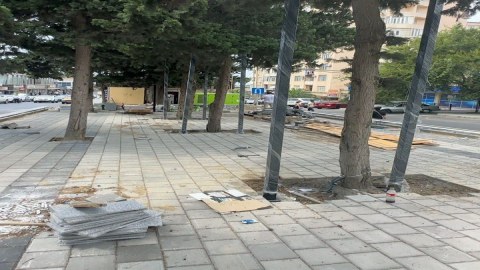 Bakının mərkəzində quraşdırılan metal konstruksiyalar söküldü - FOTO