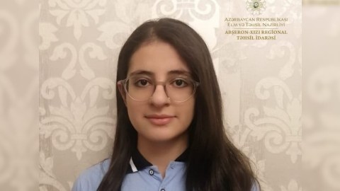 700 bal toplayan Şəbnəmin FOTOSU