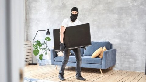 Hoteldən 13 ədəd televizor oğurlandı