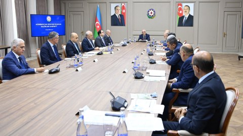 Əli Əsədov iclas keçirdi, tapşırıqlar verdi 