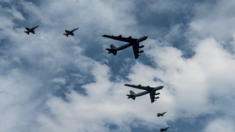 Ukrayna ilə sərhədə strateji bombardmançılar yerləşdirildi