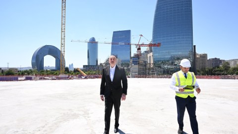 İlham Əliyev Zəfər parkında&nbsp; - FOTO