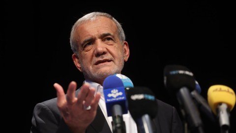 İranın azərbaycanlı prezidenti: “Məni çox tərifləməyin, səhvlərimi deyin!”