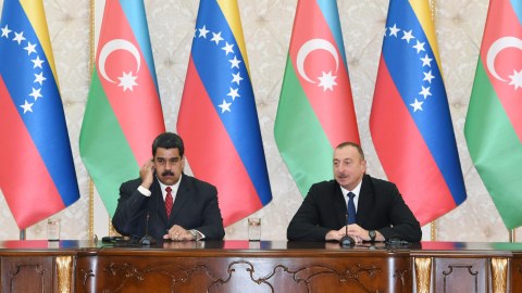 İlham Əliyev Maduronu TƏBRİK ETDİ