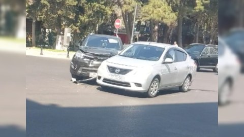 Bakıda "Kia" və "Nissan" toqquşdu