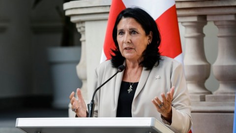 Gürcüstan prezidenti 22 məhbusu ƏFV EDİB
