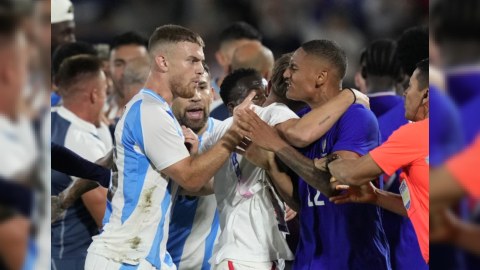 Fransa və Argentina futbolçuları arasında dava düşüb