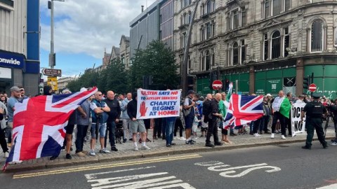 Britaniya baş nazirindən etirazlarla bağlı QƏRAR