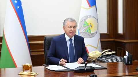 Mirziyoyev qısamüddətli məzuniyyətdən QAYIDIB
