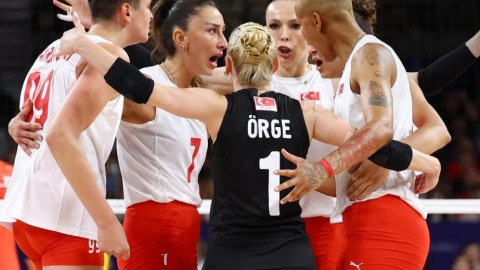 Türkiyə voleybol millisi yarımfinalda