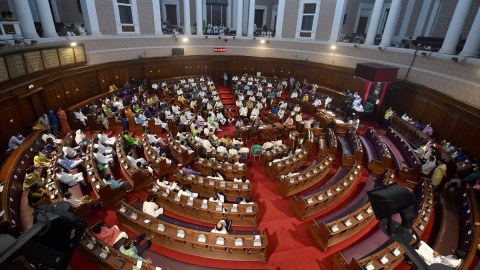 Banqladeş parlamenti BURAXILIB