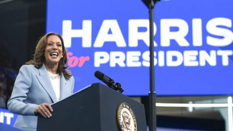Kamala Harris rəsmən prezidentliyə namizəd olub