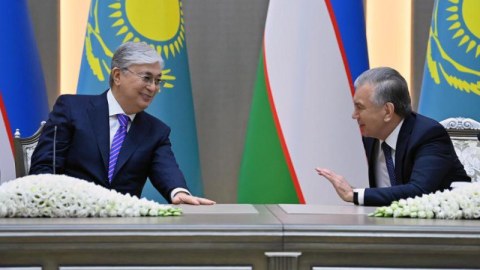 Mirziyoyev Qazaxıstana GEDİR