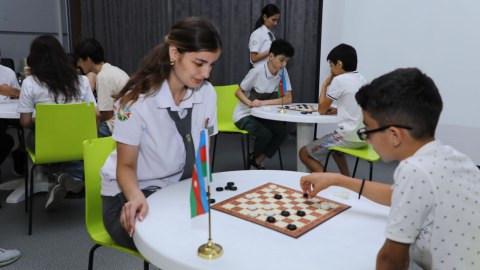 Bakıda oxuyan 1000-ə yaxın şagird yay məktəbində