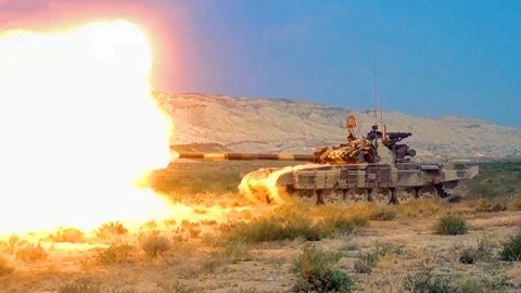Azərbaycan ordusu hərbi təlimlər keçirir - VİDEO